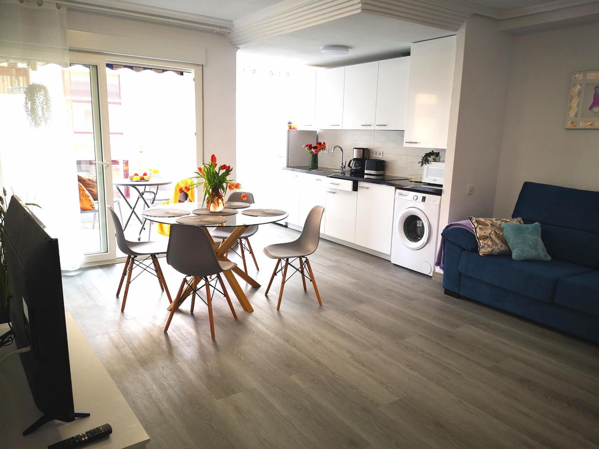 Dinamarca With 2 Bedrooms, 50 Mts From The